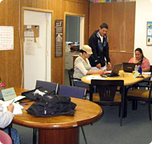 Computer training at El Concilio